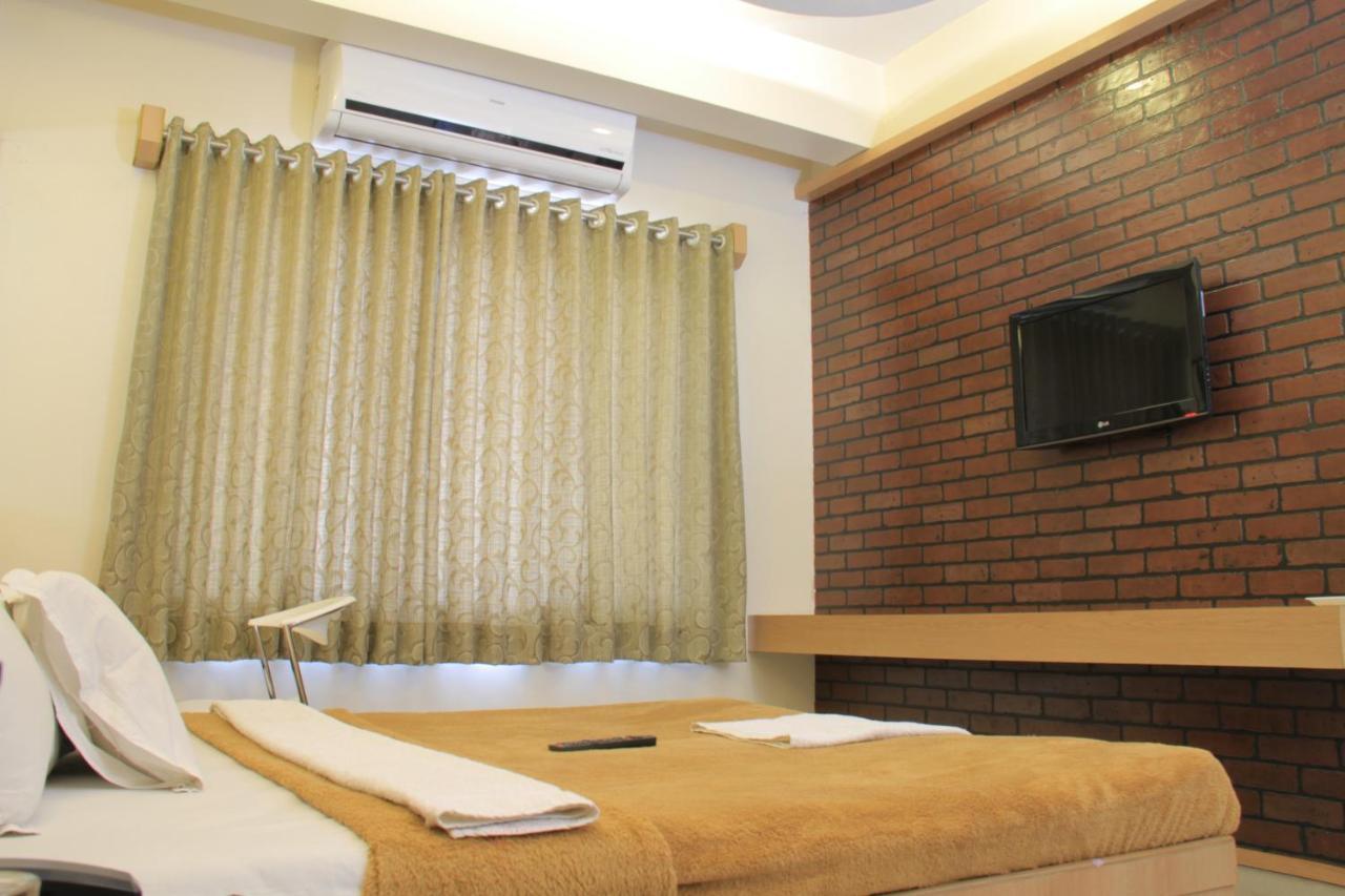 Hotel Sai Gurusthan Shirdi Exterior photo