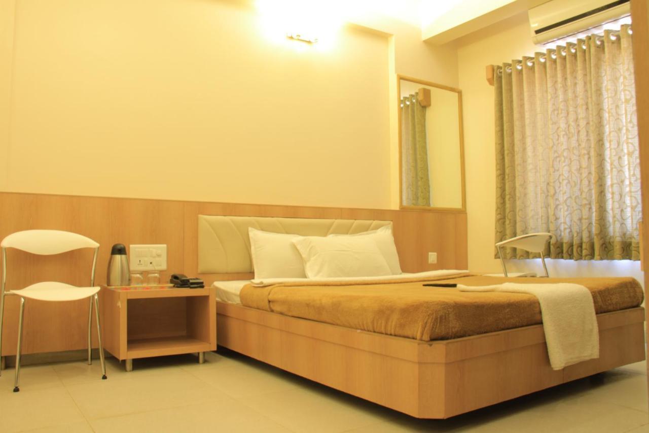 Hotel Sai Gurusthan Shirdi Exterior photo