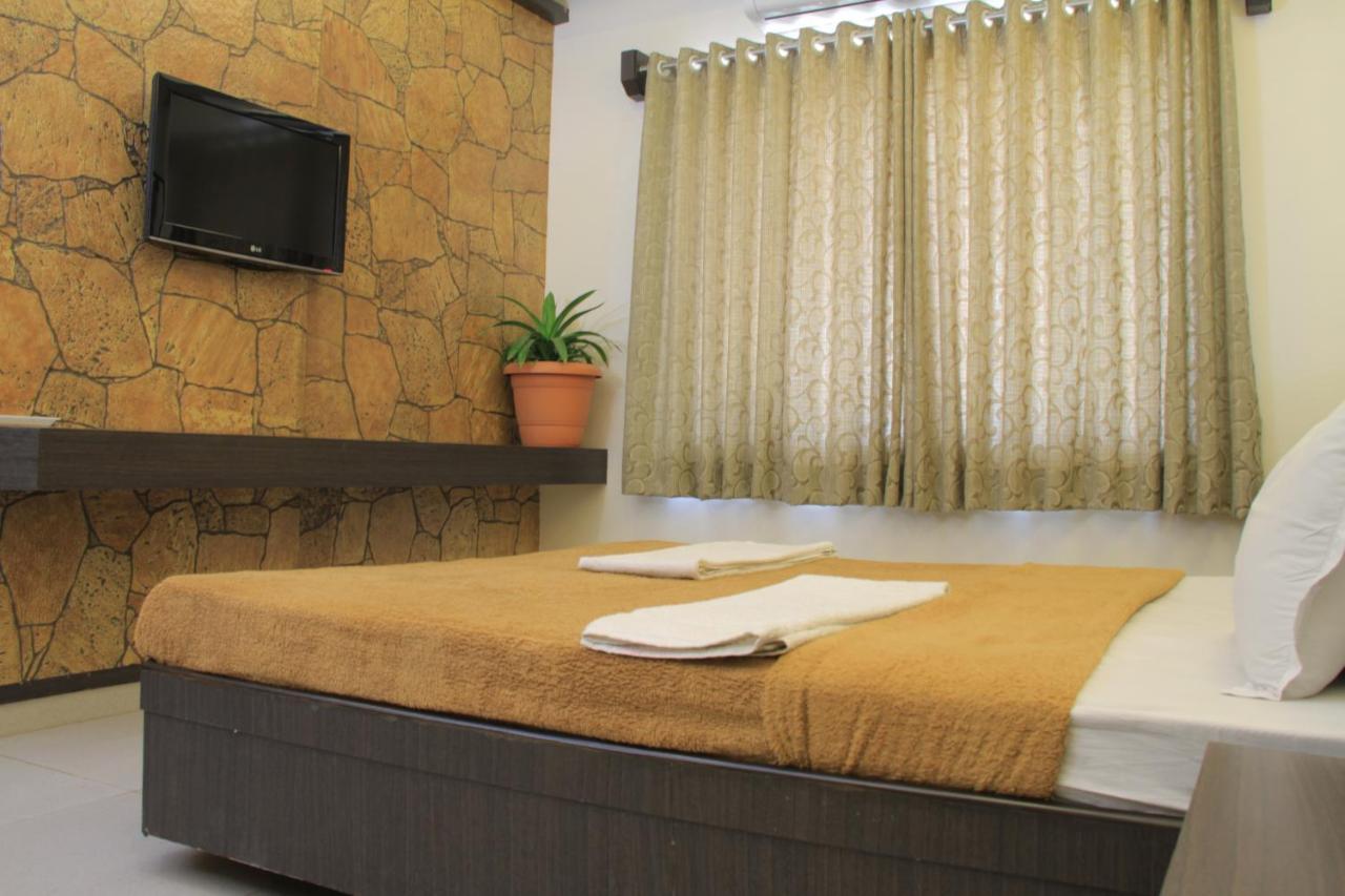 Hotel Sai Gurusthan Shirdi Exterior photo