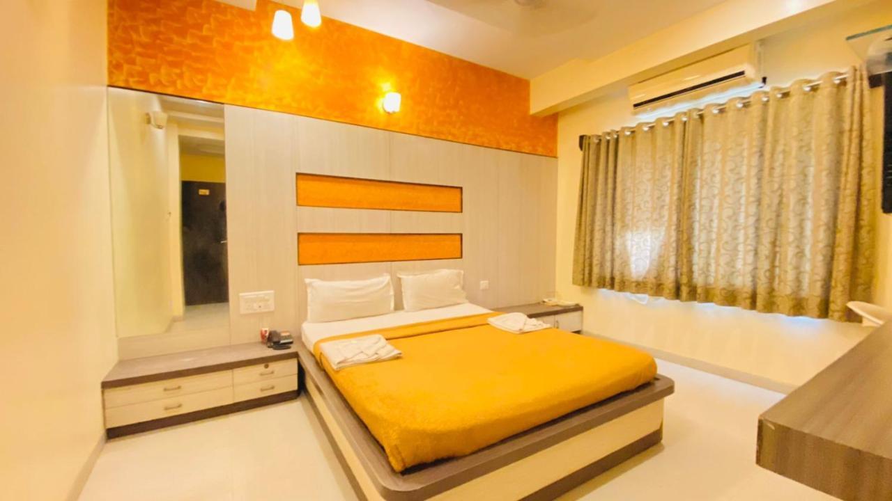 Hotel Sai Gurusthan Shirdi Exterior photo