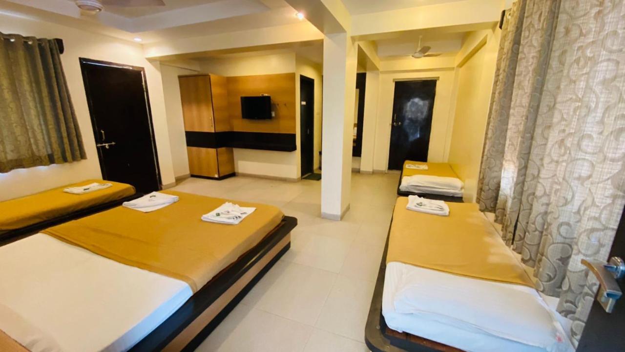 Hotel Sai Gurusthan Shirdi Exterior photo