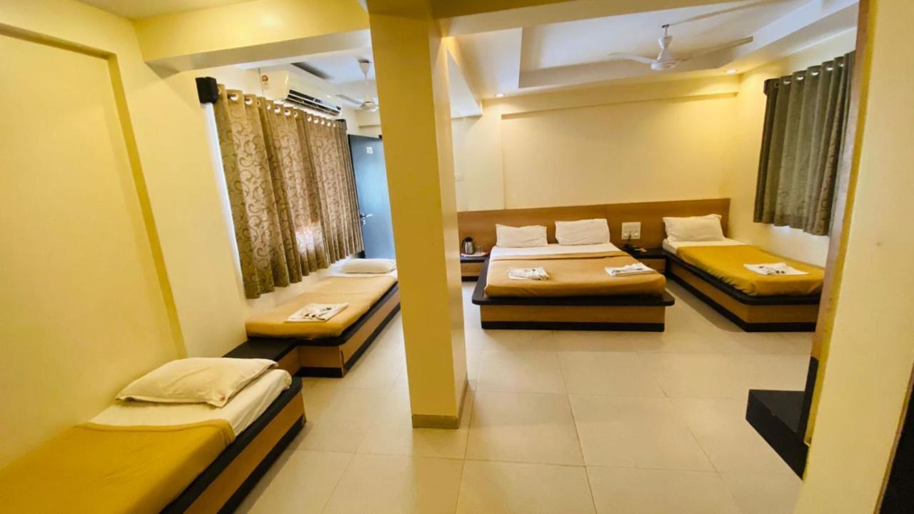 Hotel Sai Gurusthan Shirdi Exterior photo